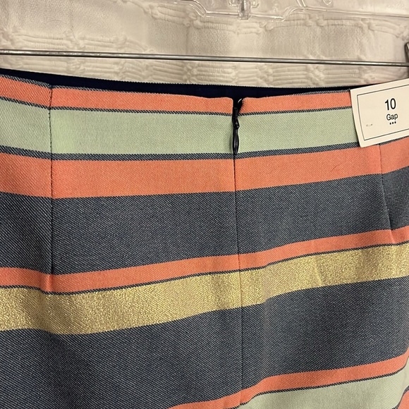 NWT- Gap women’s skirt size 10 mini striped skirt with great lines - Picture 3 of 7
